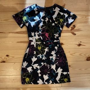 French connection black and white short sleeve mini dress size 2